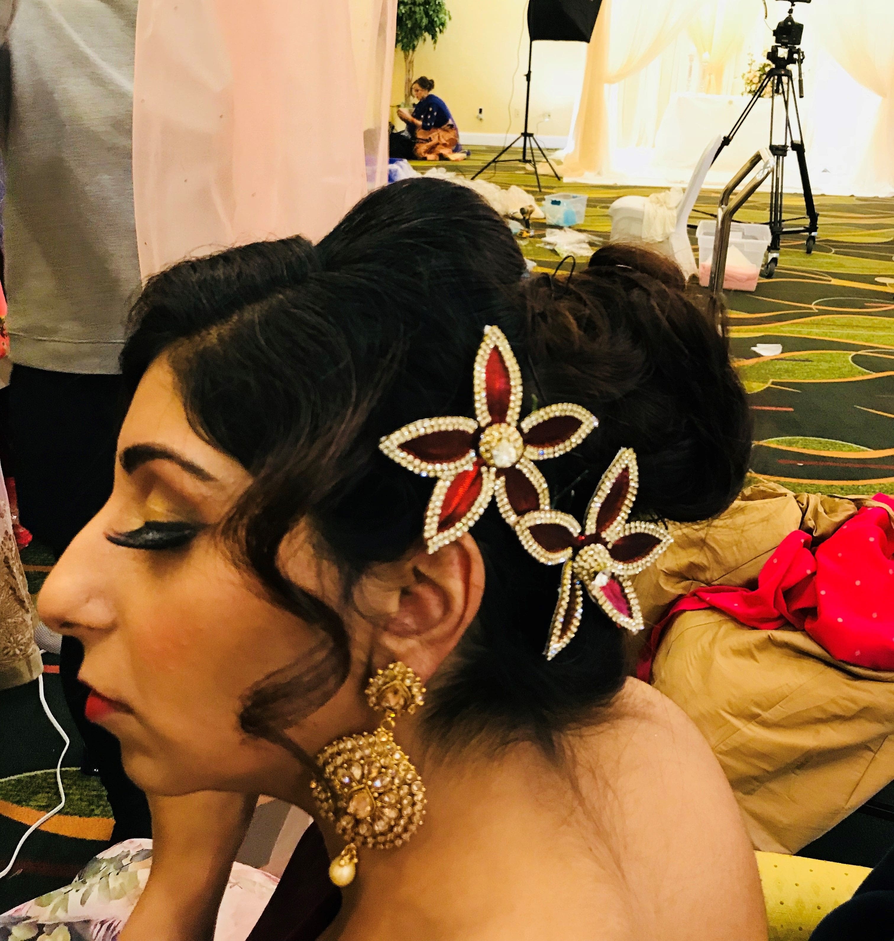 Top reviewd Indian Bridal Make-up Artist, Bridal hair stylist & Bridal Henna Artist  in Virginia / DC / MD ,(www.shruti-salon.com)